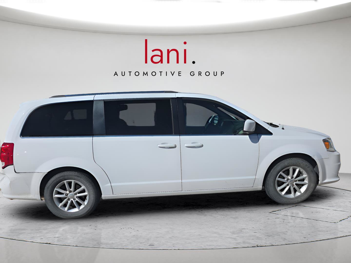 Used 2019 Dodge Grand Caravan SXT FWD image 4