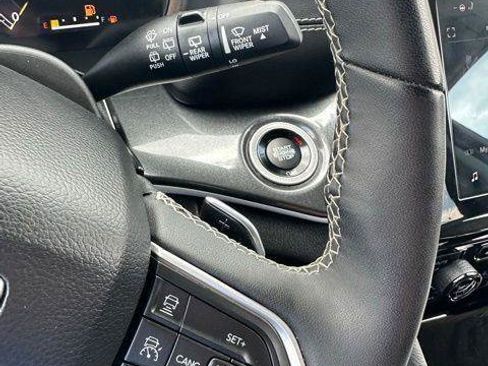 Used 2023 Jeep Grand Cherokee Laredo AWD/4WD image 40