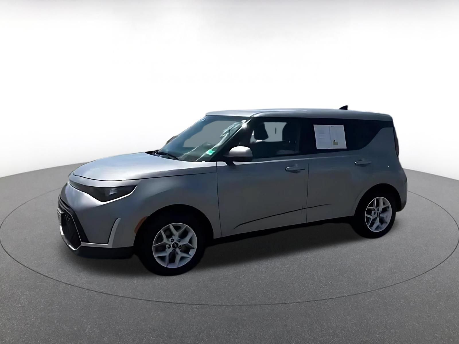 Used 2025 Kia Soul LX w/ LX Technology Package FWD image 6