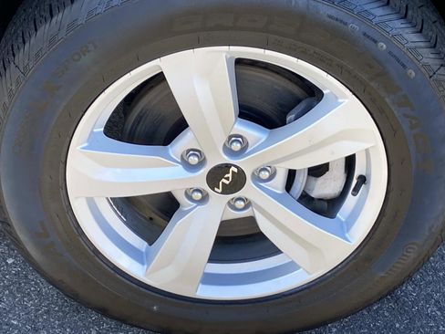 Used 2023 Kia Sorento LX image 24