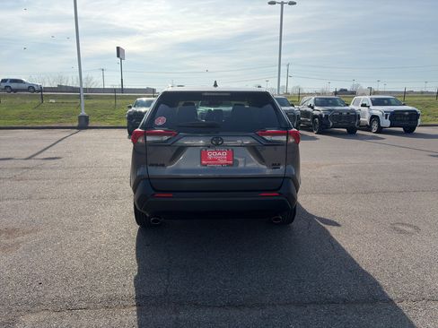 Used 2023 Toyota RAV4 XLE Premium image 4