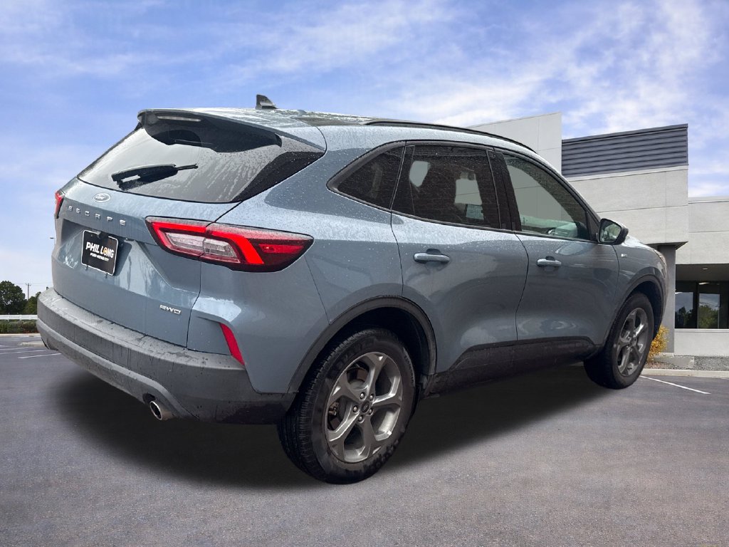 Certified 2025 Ford Escape ST-Line Select AWD/4WD image 8