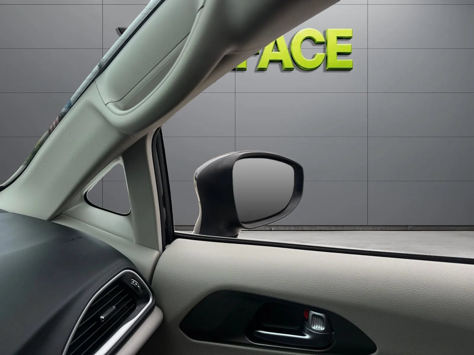Used 2023 Chrysler Pacifica Touring-L FWD image 31