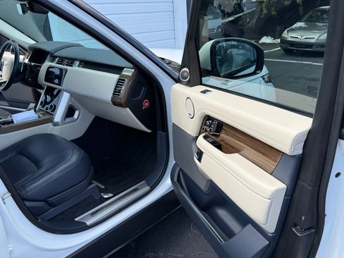 Used 2018 Land Rover Range Rover Autobiography image 19