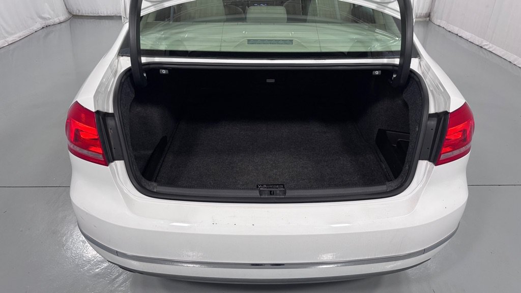 Used 2014 Volkswagen Passat TDI SEL Premium FWD image 29