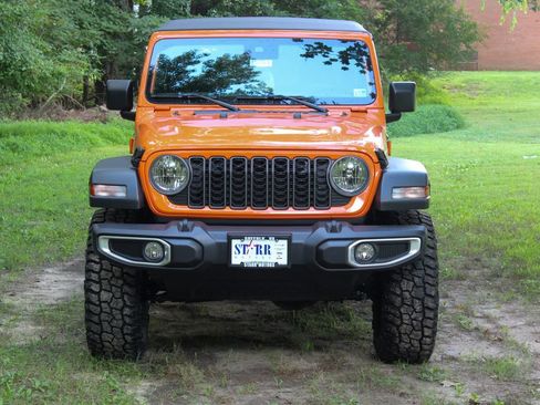 New 2025 Jeep Gladiator Sport image 9