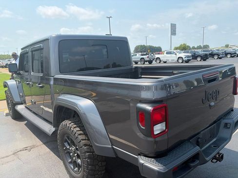 Used 2025 Jeep Gladiator Sport AWD/4WD image 11