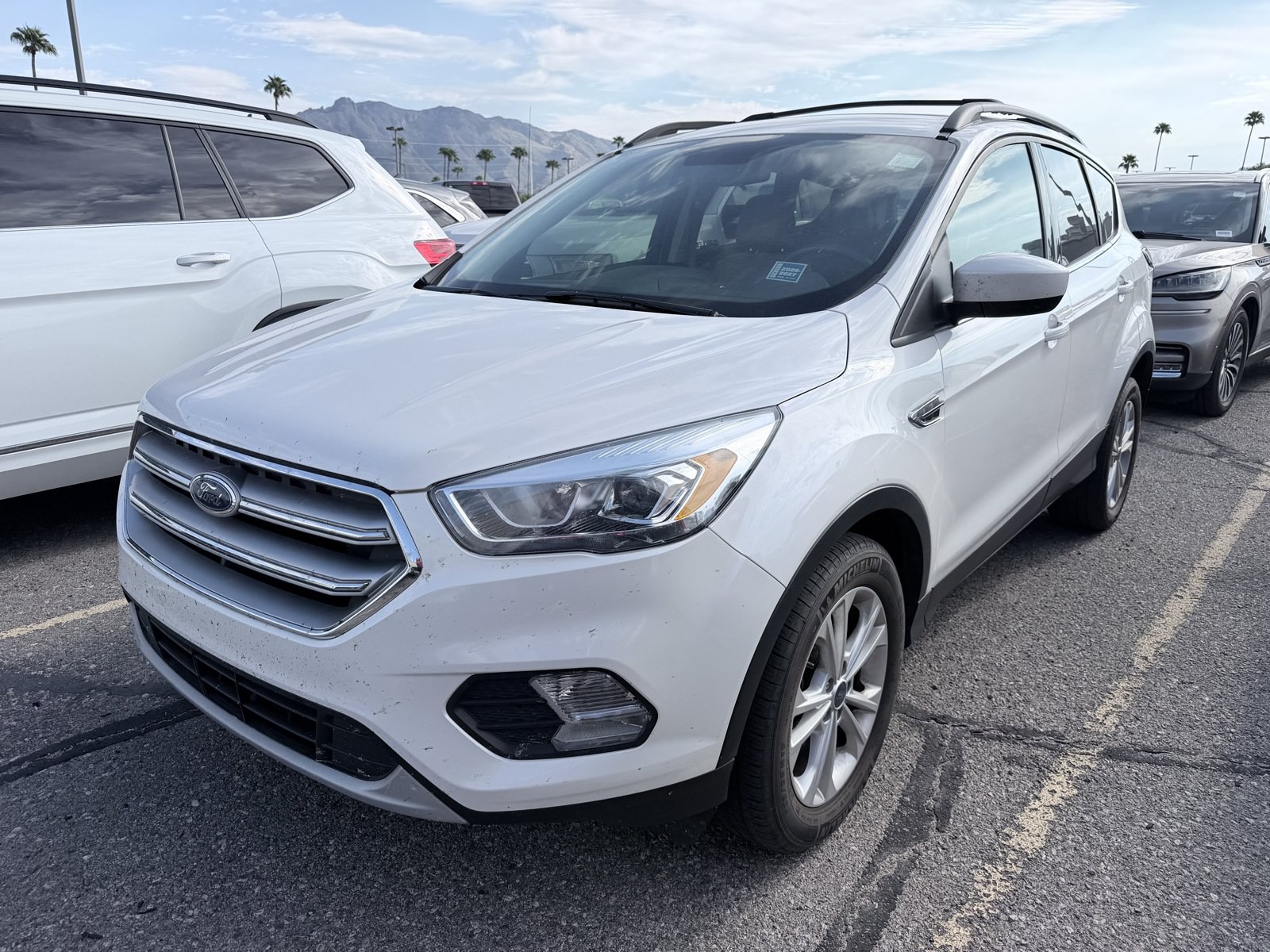 Used 2017 Ford Escape SE w/ SE Leather Comfort Package FWD image 3