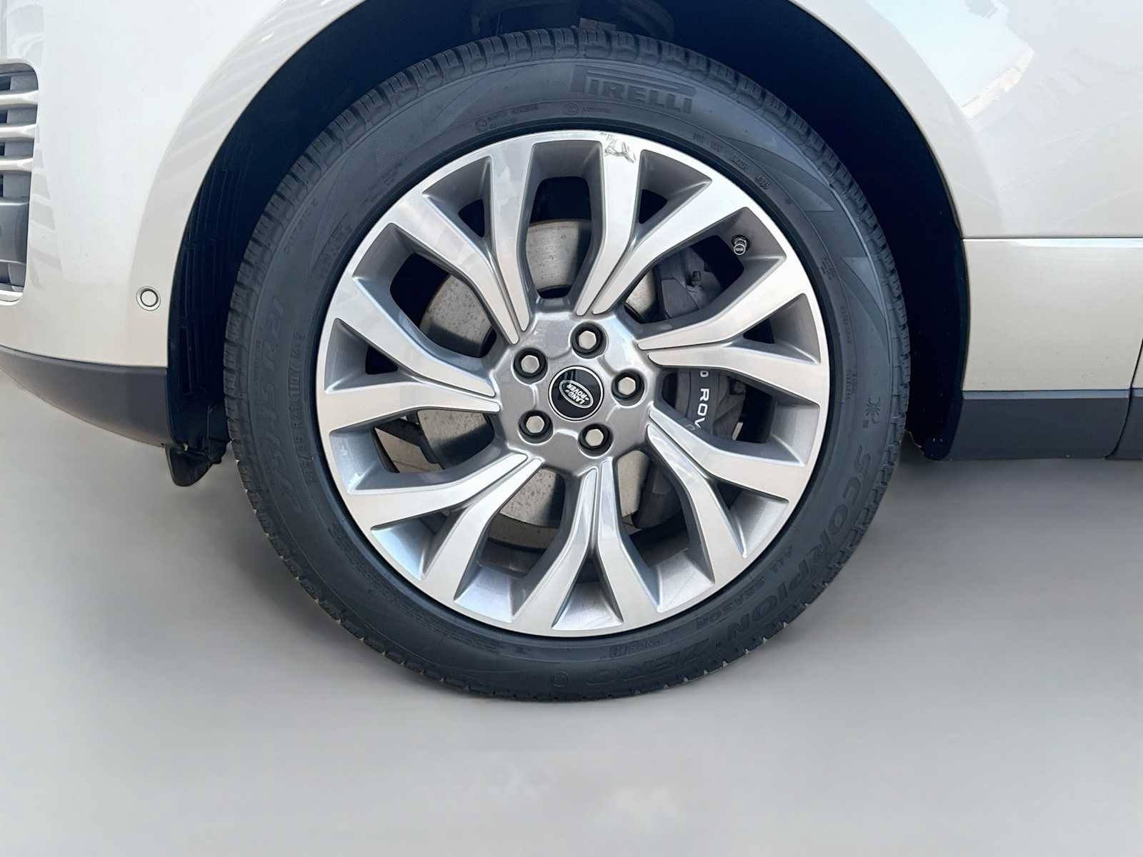 Used 2020 Land Rover Range Rover HSE AWD/4WD image 6