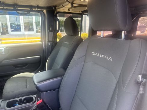 Used 2020 Jeep Wrangler Unlimited Sahara AWD/4WD image 17