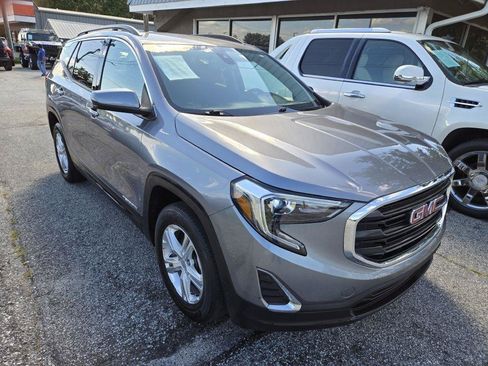 Used 2020 GMC Terrain SLE w/ Driver Convenience Package AWD/4WD image 2