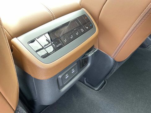 New 2026 Nissan Pathfinder Platinum AWD/4WD image 11