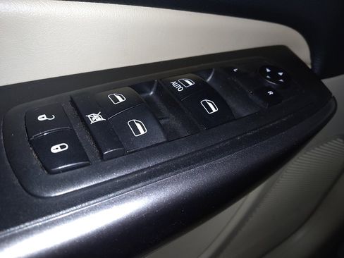 Used 2019 Jeep Cherokee Latitude w/ Popular Appearance Group image 27