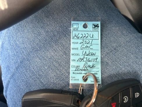 Used 2021 GMC Yukon Denali w/ Advanced Technology Package image 23