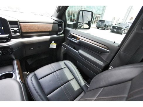 Used 2024 Chevrolet Silverado 2500 High Country w/ High Country Premium Package AWD/4WD image 10