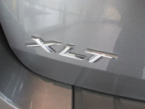 Used 2024 Ford Explorer XLT w/ Equipment Group 202A image 10