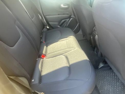 Used 2023 Jeep Renegade Latitude w/ Sun & Fun Group AWD/4WD image 6