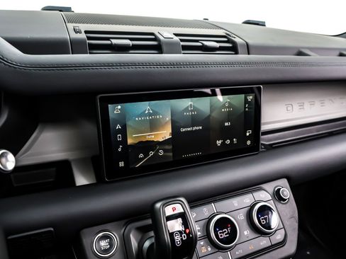 Used 2024 Land Rover Defender 110 X-Dynamic SE image 20