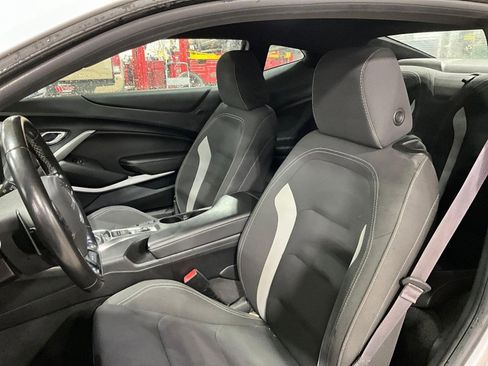 Used 2017 Chevrolet Camaro LT RWD image 19