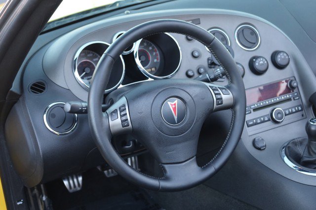 Used 2008 Pontiac Solstice GXP w/ Premium Package RWD image 23