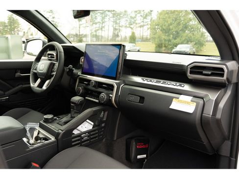 Used 2026 Toyota Tacoma TRD Off-Road AWD/4WD image 16