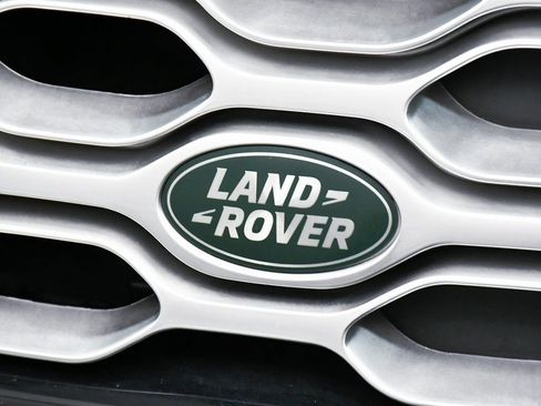 Used 2025 Land Rover Discovery S image 98