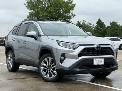 Used 2021 Toyota RAV4 XLE Premium FWD image 2