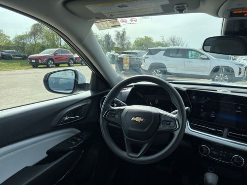 Used 2025 Chevrolet Trax LT image 33