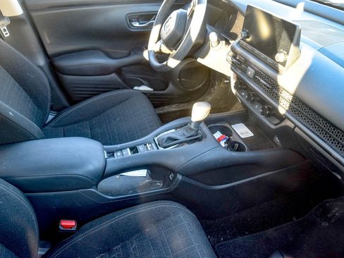 Used 2023 Honda HR-V LX image 4