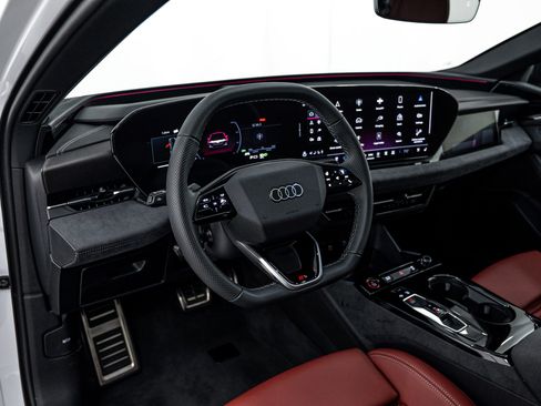 Used 2025 Audi S6 e-tron Prestige w/ 21" Black Optic Package image 15