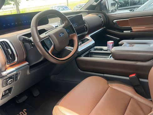 Used 2025 Ford Expedition King Ranch AWD/4WD image 6