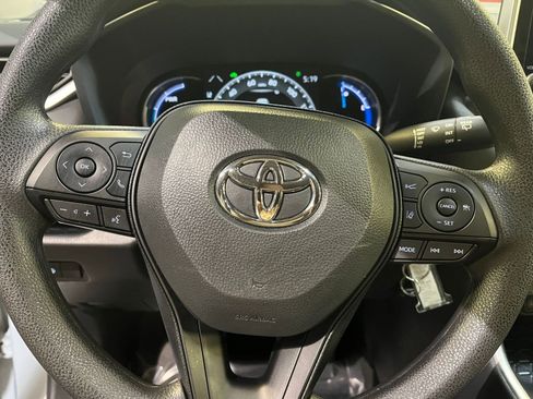 Used 2025 Toyota RAV4 LE image 28