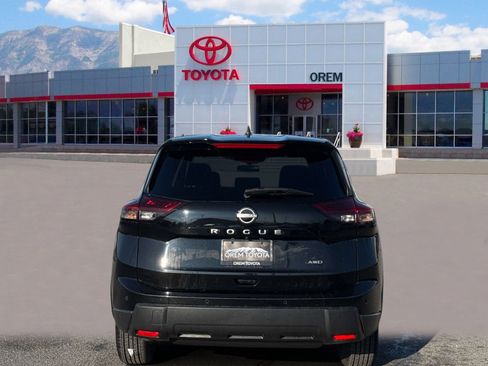 Used 2024 Nissan Rogue S AWD/4WD image 4