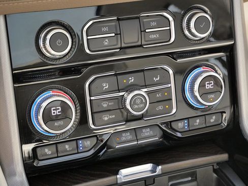 Used 2021 GMC Yukon Denali w/ Denali Premium Package image 22