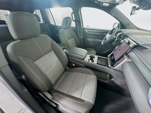 Used 2025 GMC Acadia Elevation image 32