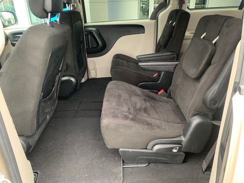 Used 2015 Dodge Grand Caravan SXT w/ Rear Park Assist Package FWD image 5