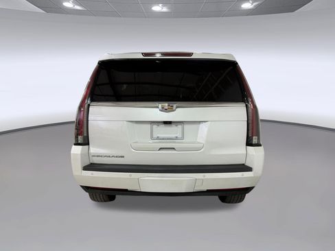 Used 2017 Cadillac Escalade Premium Luxury RWD image 9