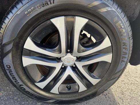 Used 2017 Toyota RAV4 LE image 12