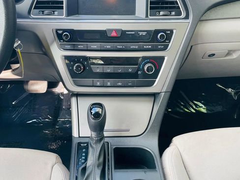 Used 2016 Hyundai Sonata SE FWD image 13