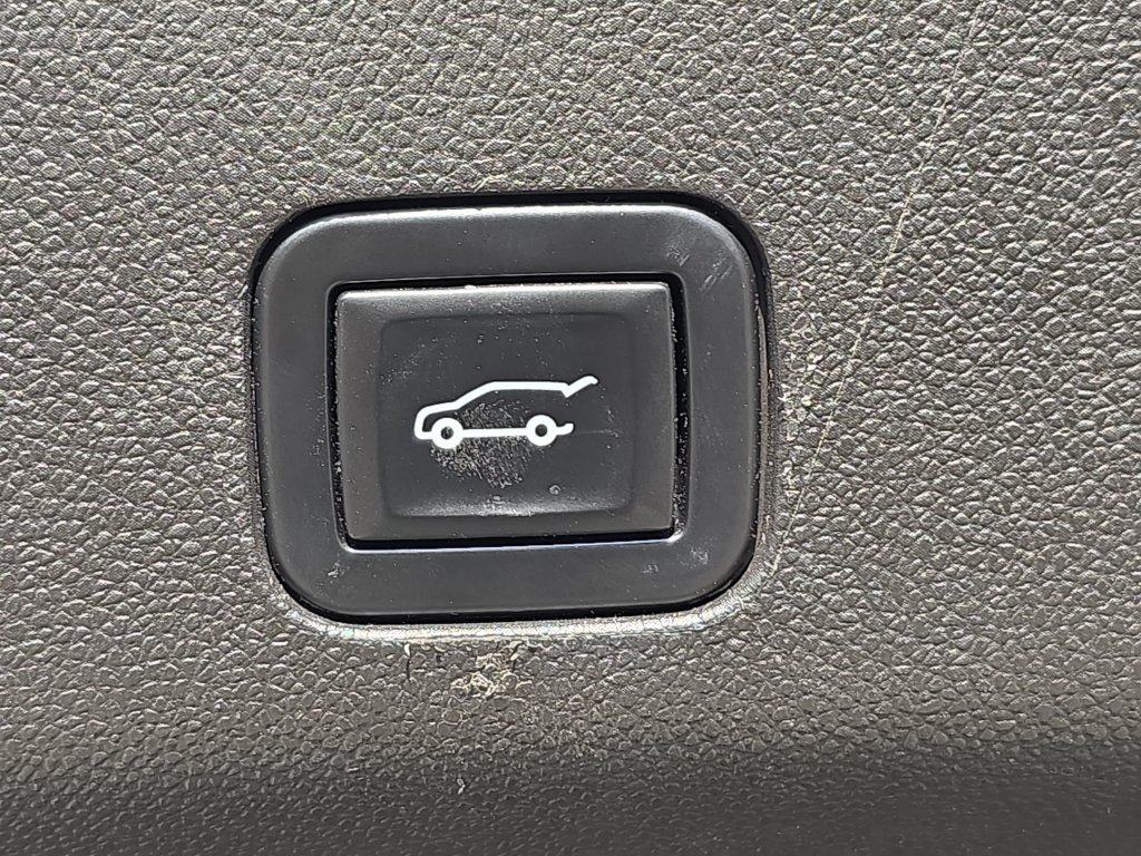 Used 2021 GMC Yukon Denali RWD image 14