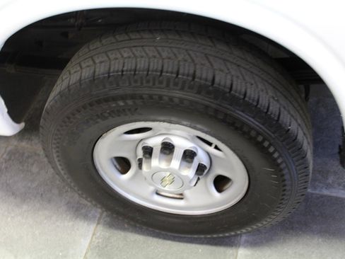 Used 2020 Chevrolet Express 2500 RWD image 27