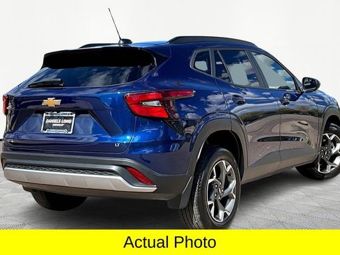 Used 2024 Chevrolet Trax LT w/ Driver Confidence Package image 2