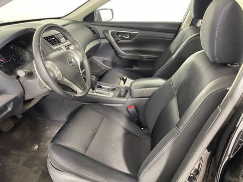 Used 2017 Nissan Altima 2.5 SR w/ Midnight Edition Package FWD image 2