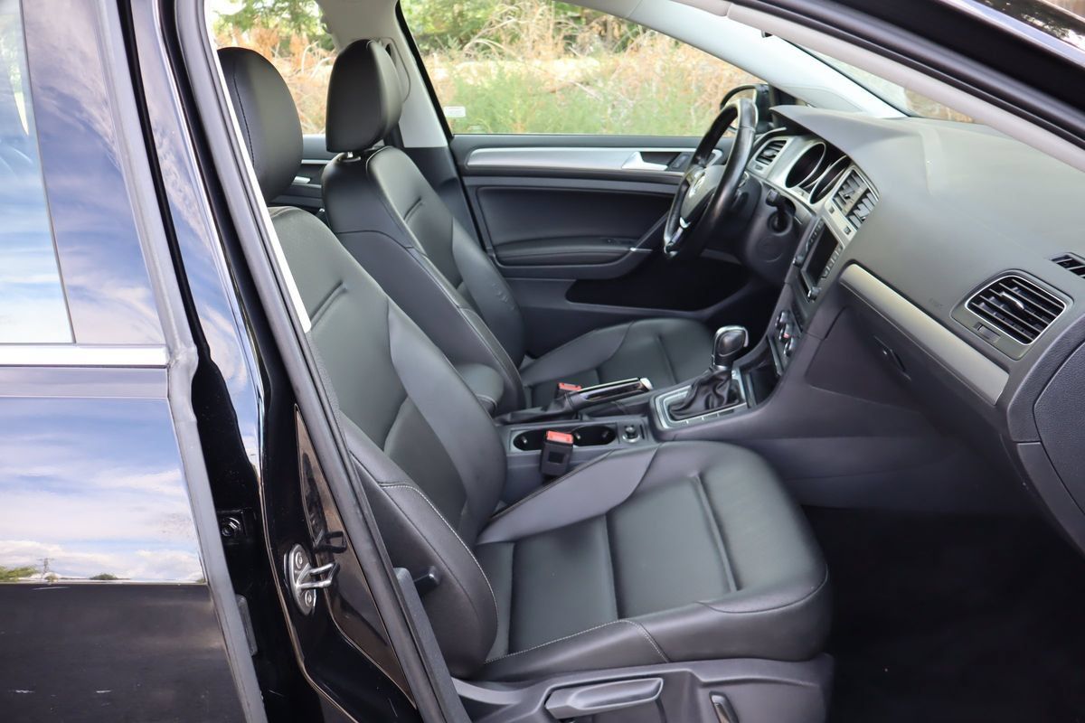 Used 2016 Volkswagen Golf Limited Edition FWD image 22