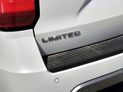 Used 2018 Ford Expedition Limited w/ Equipment Group 302A AWD/4WD image 11