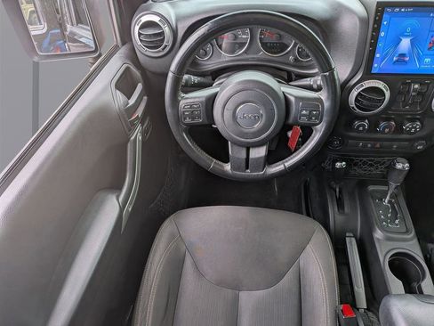 Used 2016 Jeep Wrangler Unlimited Sahara w/ Connectivity Group AWD/4WD image 15