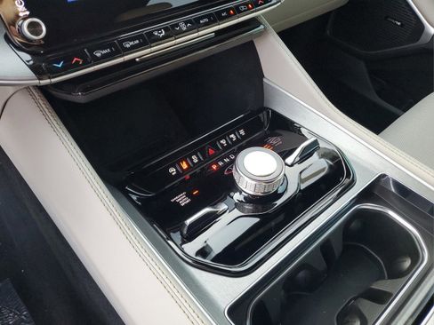 New 2025 Jeep Wagoneer L Series III w/ 8-pass Seating Package image 23