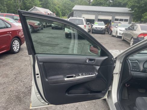 Used 2003 Toyota Camry SE FWD image 18