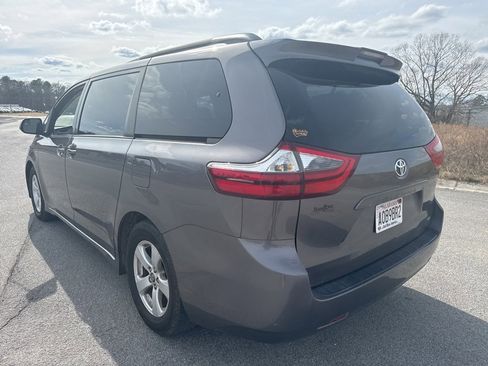 Used 2020 Toyota Sienna LE image 9