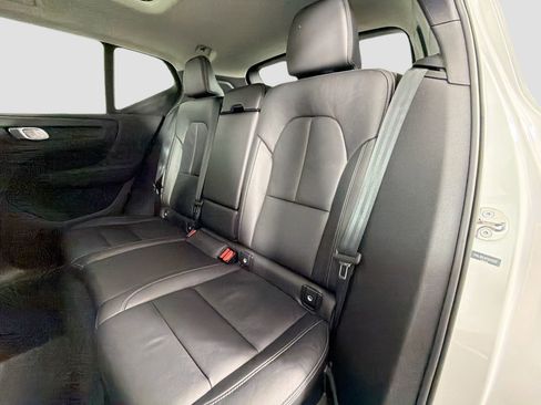 Certified 2023 Volvo XC40 B5 Plus image 25